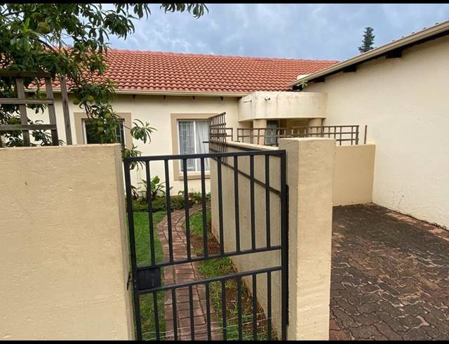 3 BEDROOM TOWNHOUSE FOR SALE IN NORTH RIDING